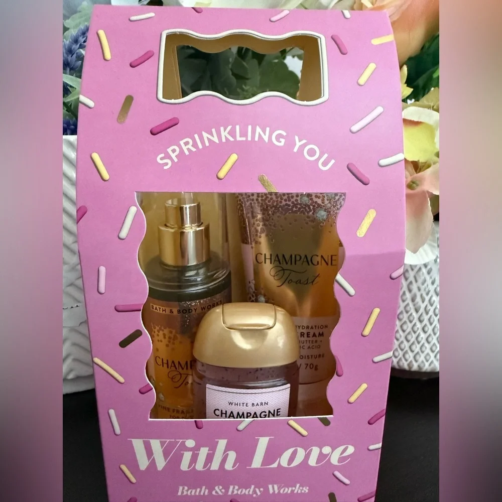 🆕🥂 BATH & BODY WORKS LIMITED, EDITION “SPRINKLING YOU WITH LOVE“ MINI GIFT SET.